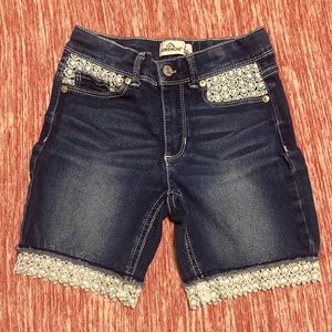 Girls 7’s Jean shorts, lace pockets and lace ends